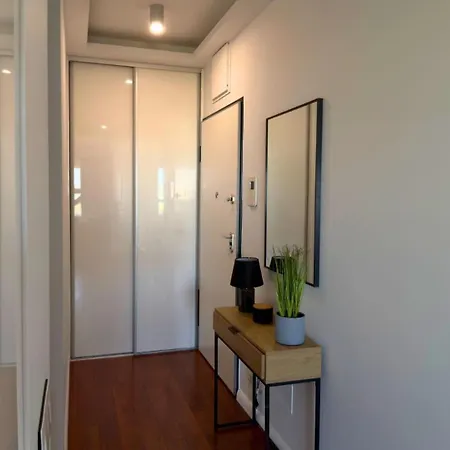 Qbik Superior Skyline By Bookinghost Varsóvia