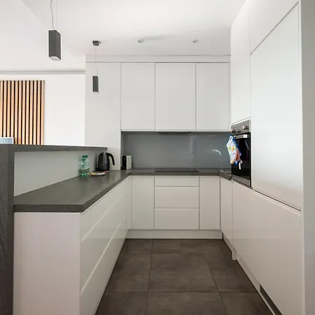 Qbik Superior Skyline By Bookinghost *