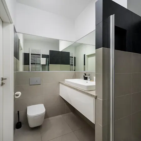 Qbik Superior Skyline By Bookinghost 华沙