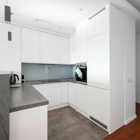 Qbik Superior Skyline By Bookinghost